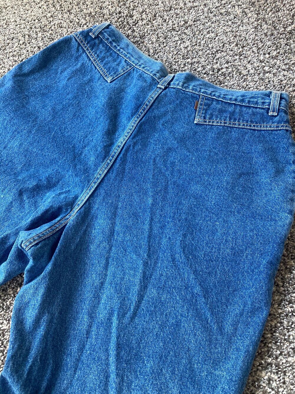 Vintage 80s Levi's Bronze Tab High Waist Fits 35" – Pleated Tapered Leg Denim